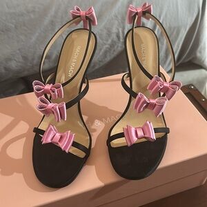 Petit Cadeau Bicolor Satin Mules (95mm)